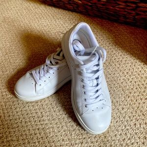 Tori Burch Howell Sneaker, Size 6, Titanium white.